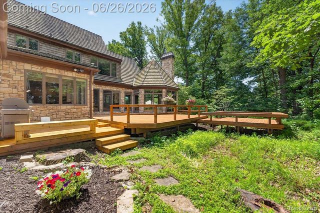 29498 E River Road, Grosse Ile Township, MI 48138