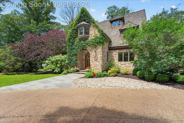 29498 E River Road, Grosse Ile Township, MI 48138