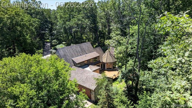29498 E River Road, Grosse Ile Township, MI 48138