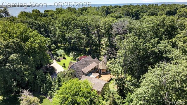 29498 E River Road, Grosse Ile Township, MI 48138