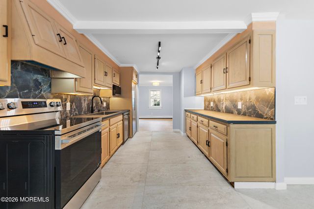 77 Pacific Avenue, Middletown, NJ 07748