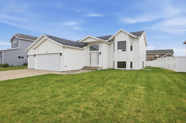 4419 48th Street S, Fargo, ND 58104