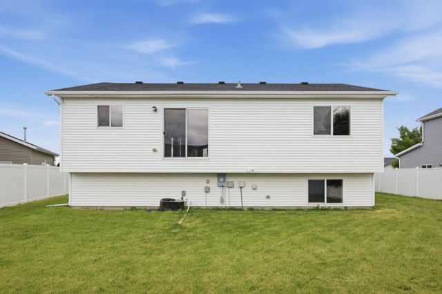 4419 48th Street S, Fargo, ND 58104