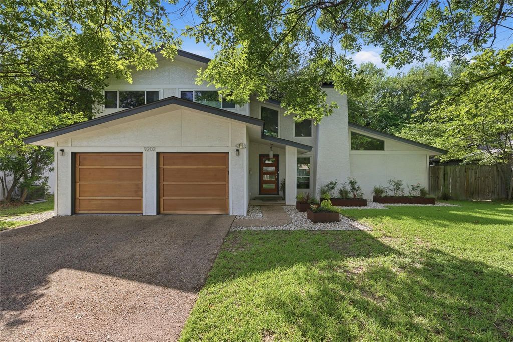 9202 Hunters TRCE, Austin, TX 78758