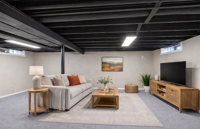 34 E 159th Street, South Holland, IL 60473