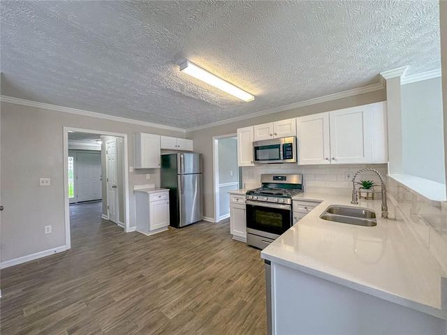 1070 Big Haynes Drive, Grayson, GA 30017