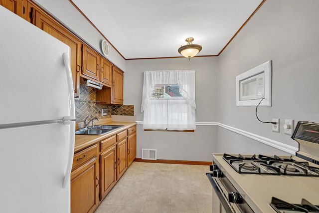 17912 School Street, Lansing, IL 60438