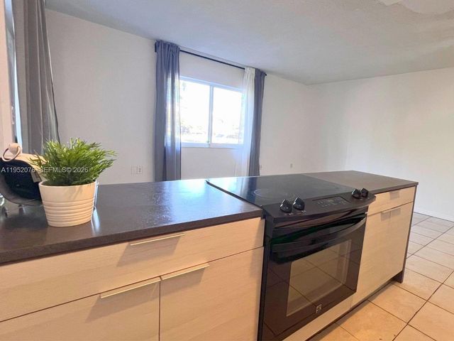 2430 NE 135th St 101, North Miami, FL 33181