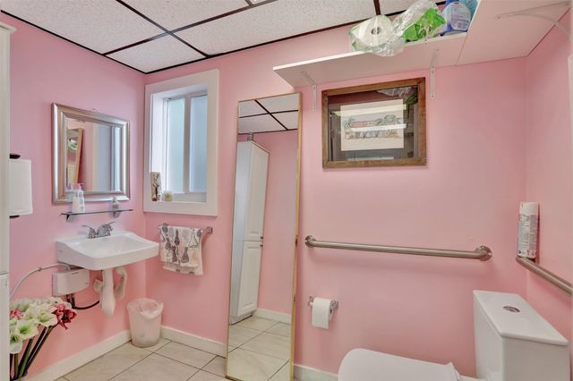 311 NE 44th St, Oakland Park, FL 33334