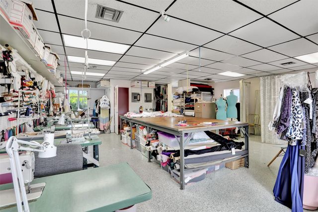 311 NE 44th St, Oakland Park, FL 33334