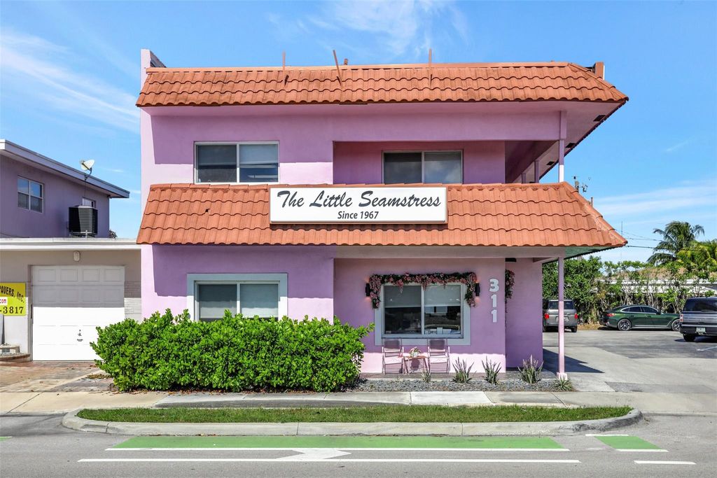 311 NE 44th St, Oakland Park, FL 33334