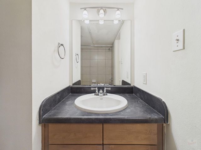 711 W 32 ST 156, Austin, TX 78705