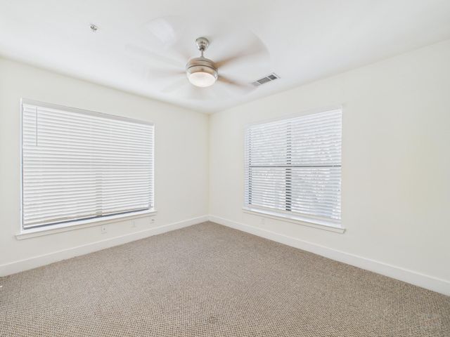 711 W 32 ST 156, Austin, TX 78705