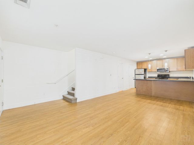 711 W 32 ST 156, Austin, TX 78705