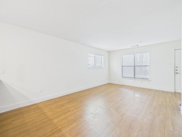 711 W 32 ST 156, Austin, TX 78705