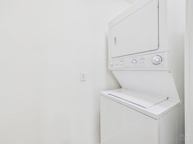 711 W 32 ST 156, Austin, TX 78705