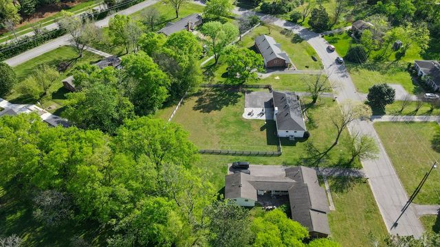 1136 Howell Dr, Franklin, TN 37069