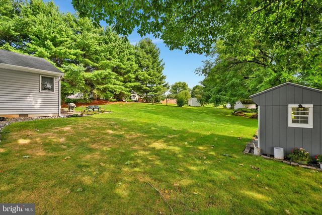 126 MEADOW VIEW LN, Bainbridge, PA 17502