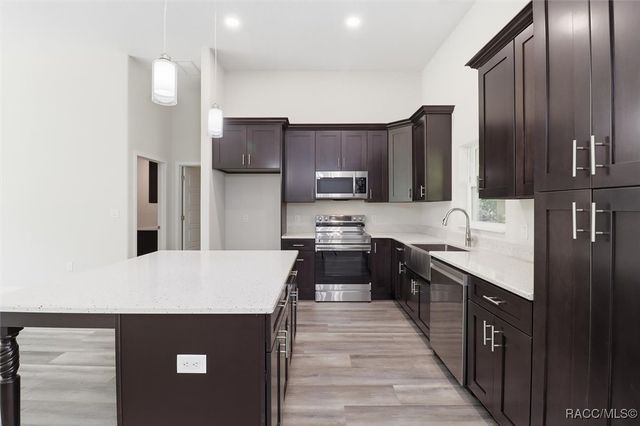 9068 N Alder Avenue, Crystal River, FL 34428