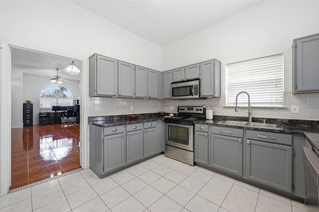 2400 Park Crest Court, Irving, TX 75060