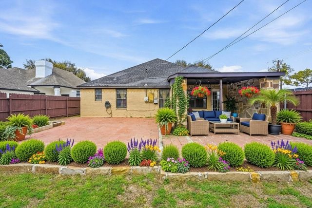 2400 Park Crest Court, Irving, TX 75060