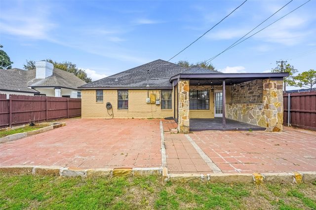 2400 Park Crest Court, Irving, TX 75060