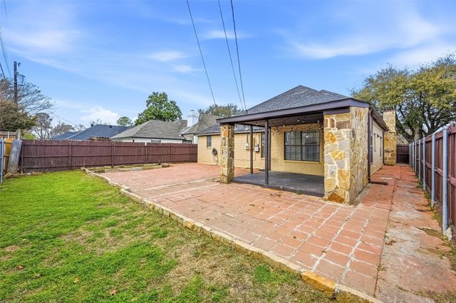 2400 Park Crest Court, Irving, TX 75060