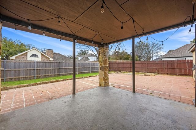 2400 Park Crest Court, Irving, TX 75060