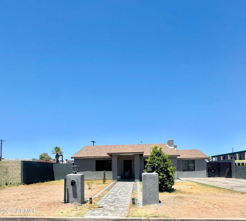 2502 E EDGEMONT Avenue, Phoenix, AZ 85008 — photo 2