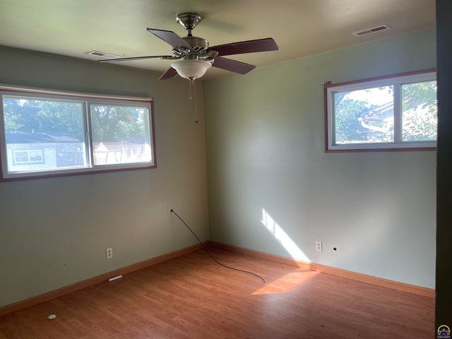 3404 SW Burlingame RD, Topeka, KS 66611