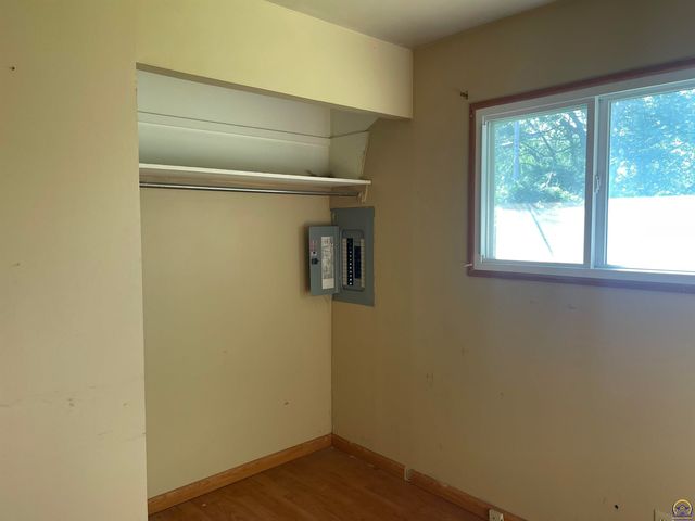 3404 SW Burlingame RD, Topeka, KS 66611