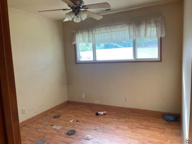 3404 SW Burlingame RD, Topeka, KS 66611