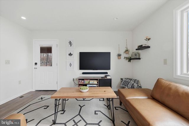 8258 SUPINLICK RIDGE RD, Basye, VA 22842