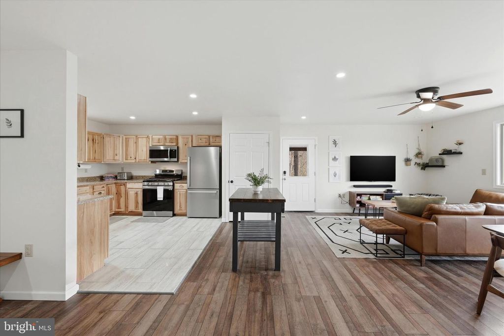 8258 SUPINLICK RIDGE RD, Basye, VA 22842