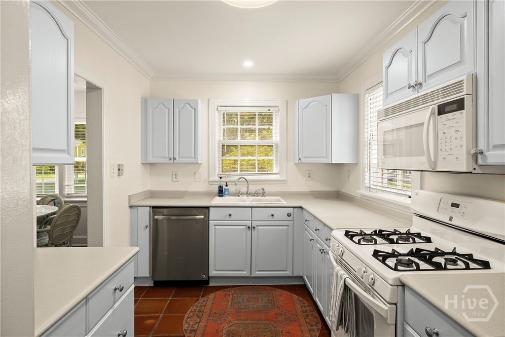 Image 11 of property listing at 1318 E 51st Street, Savannah, GA 31404