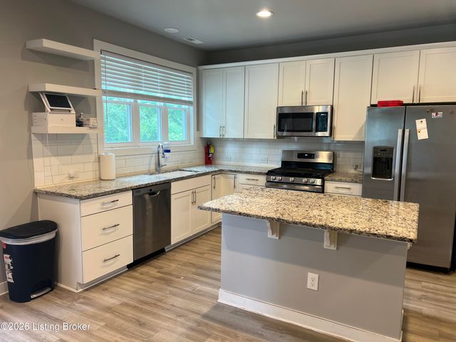 6107 Ledgerock Cove Pl, Louisville, KY 40219