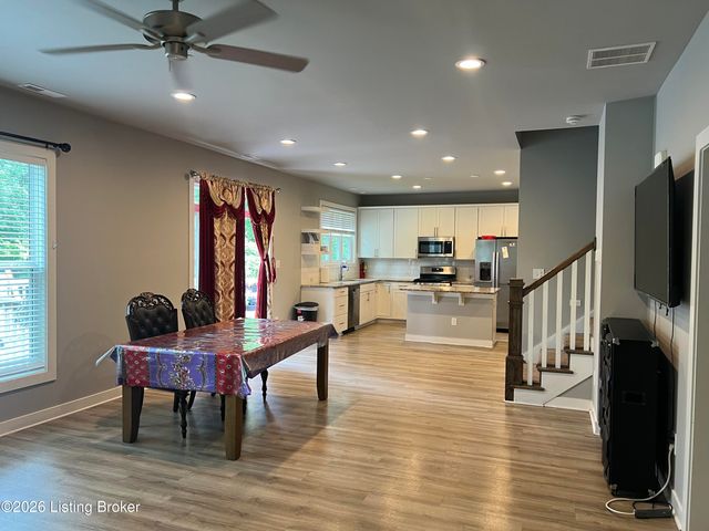6107 Ledgerock Cove Pl, Louisville, KY 40219