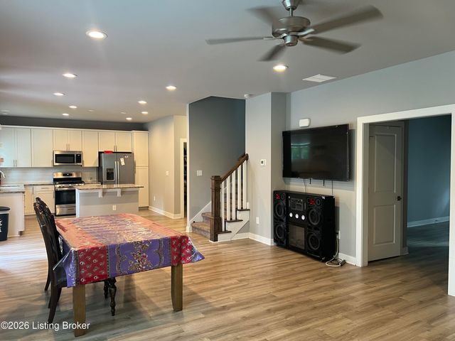 6107 Ledgerock Cove Pl, Louisville, KY 40219