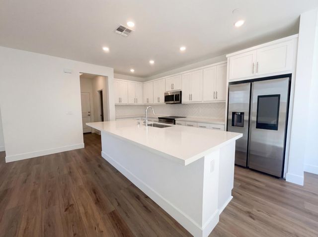 408 N Palm Springs Way, Tracy, CA 95391