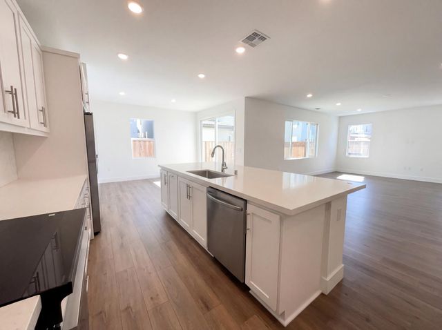 408 N Palm Springs Way, Tracy, CA 95391