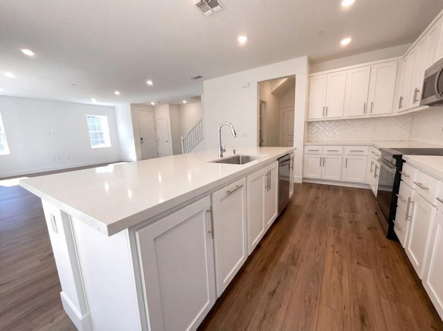 408 N Palm Springs Way, Tracy, CA 95391