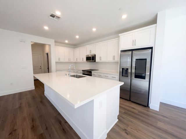 408 N Palm Springs Way, Tracy, CA 95391