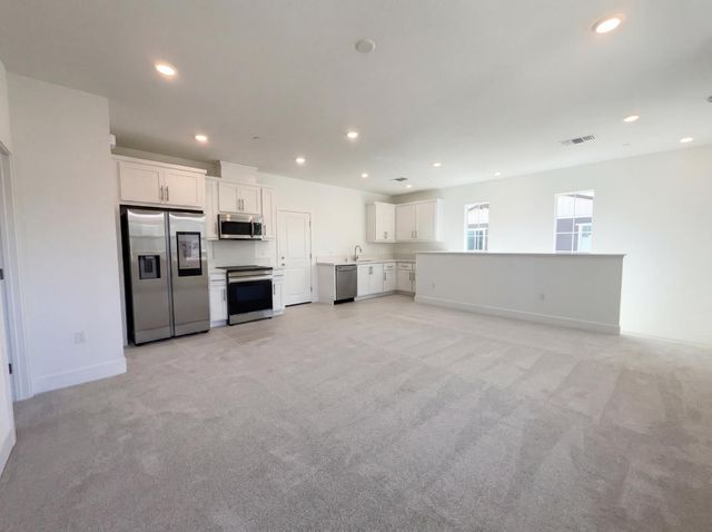 408 N Palm Springs Way, Tracy, CA 95391