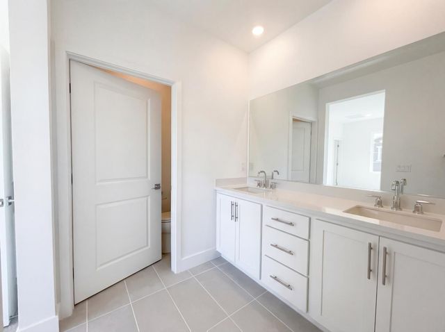 408 N Palm Springs Way, Tracy, CA 95391