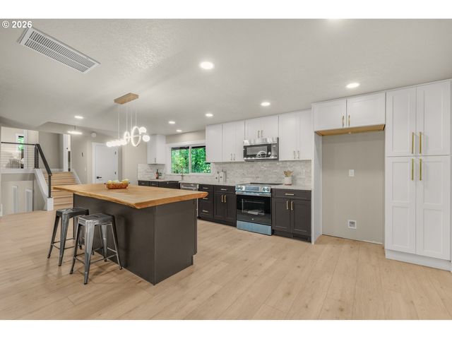 22420 S PARROT CREEK Rd, Oregon City, OR 97045