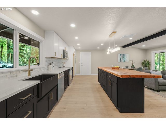 22420 S PARROT CREEK Rd, Oregon City, OR 97045