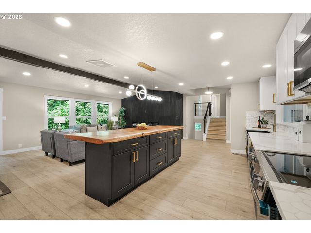 22420 S PARROT CREEK Rd, Oregon City, OR 97045