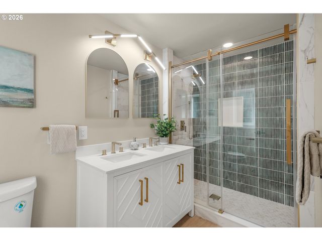 22420 S PARROT CREEK Rd, Oregon City, OR 97045