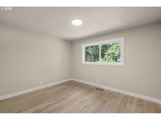 22420 S PARROT CREEK Rd, Oregon City, OR 97045