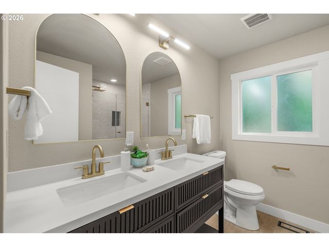 22420 S PARROT CREEK Rd, Oregon City, OR 97045